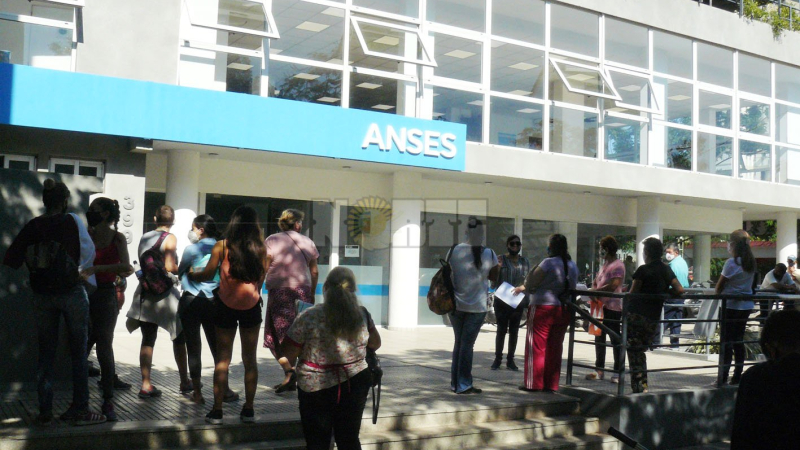 Alta demanda en la Anses local para la inscripción al refuerzo de ingresos