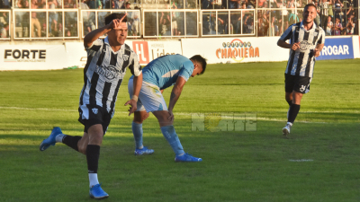 For Ever jugó un gran partido y terminó goleando a Estudiantes