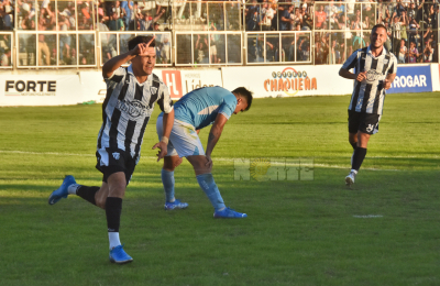 For Ever jugó un gran partido y terminó goleando a Estudiantes