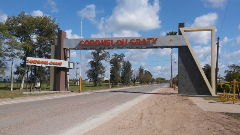 Fueron a detenerlo por agredir a su familia y se resistió con un hacha