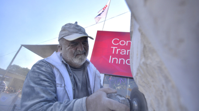 El escultor Jhon Gogaberishvili sorprendido por el interés de la Bienal en el público argentino