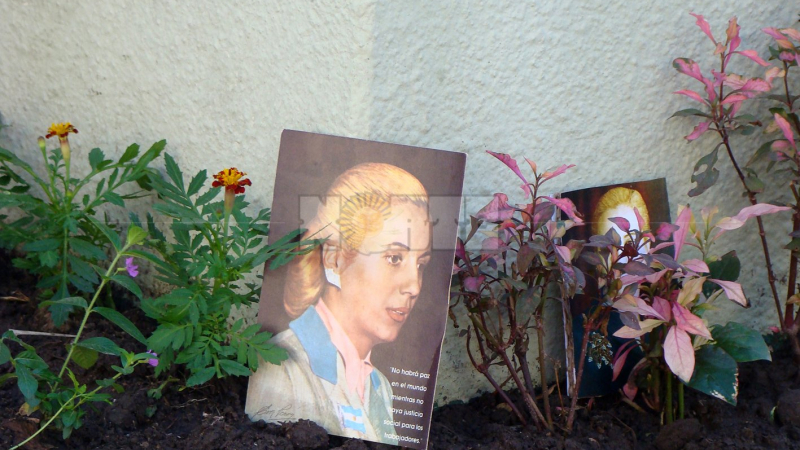 Ofrenda floral y actos para conmemorar a Eva Perón