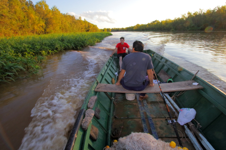Isla del Cerrito-rio-pesca-canoa2.JPG
