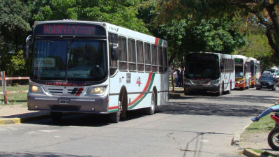 Buscan recuperar rentabilidad llenando los tanques de colectivos en las estaciones