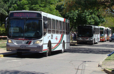 Buscan recuperar rentabilidad llenando los tanques de colectivos en las estaciones