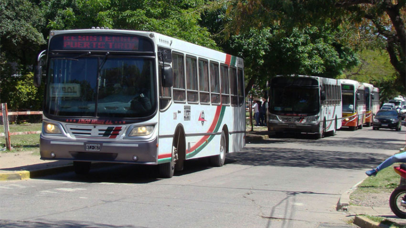 Buscan recuperar rentabilidad llenando los tanques de colectivos en las estaciones
