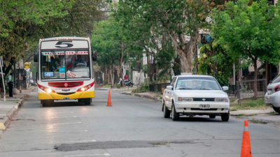 Sobreprecios del gasoil: colectivos se movilizan y se espera la merma del servicio