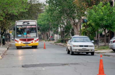 Sobreprecios del gasoil: colectivos se movilizan y se espera la merma del servicio
