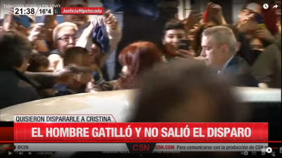 Apuntaron con un arma y gatillaron contra Cristina Kirchner