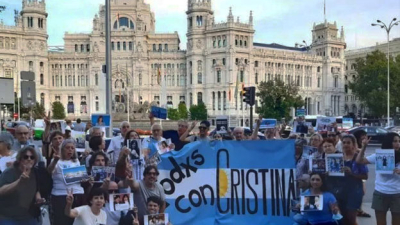 Argentinos marcharon en Europa en apoyo a Cristina Kirchner