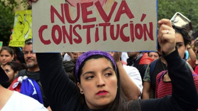 Este domingo los chilenos votarán por aprobar o rechazar una nueva Constitución