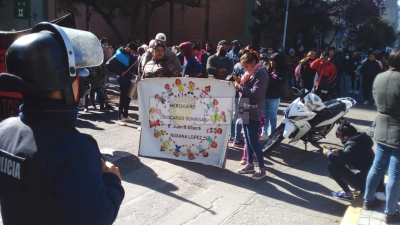 Movimientos sociales reclaman asistencia alimentaria en Casa de Gobierno