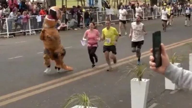 Un "dino runner" en la Maratón de Buenos Aires ?