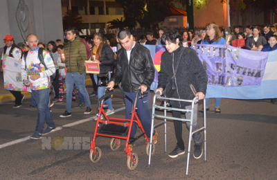 Emotiva y contundente movilización contra los recortes en Discapacidad