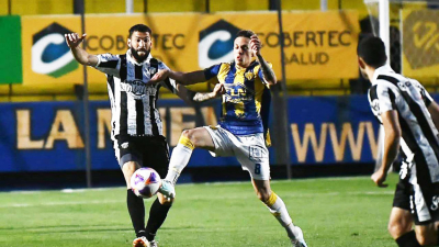 For Ever perdió y complicó su clasificación