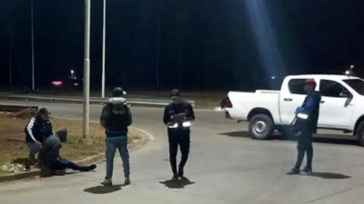 Detuvieron a un hombre en plena venta de cocaína y con dinero en efectivo 