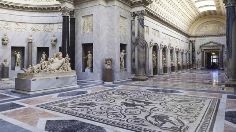 Pidió ver al Papa y como se negaron tiró al piso dos bustos de mármol