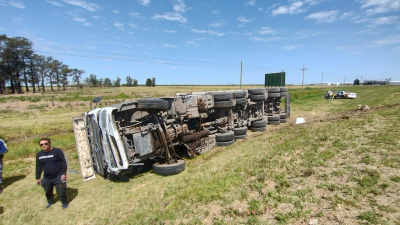 Un hombre grave tras colisionar camión y automóvil en la Ruta 89