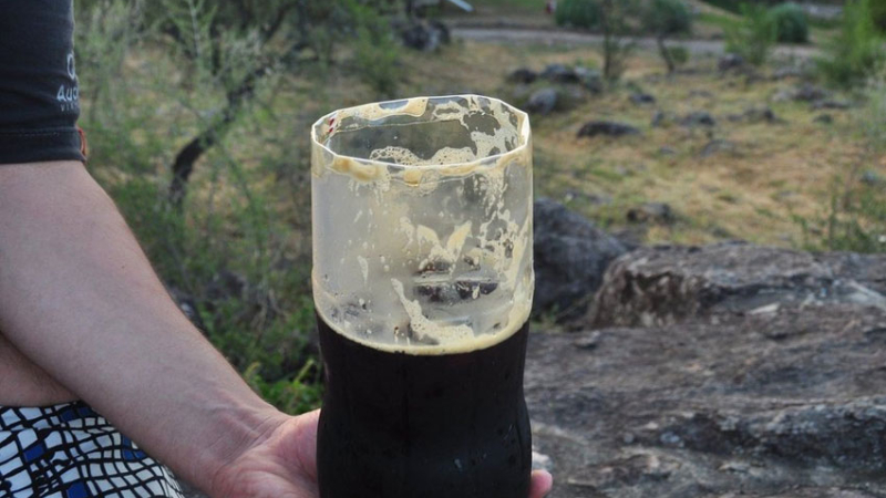 Volcó un camión de Coca Cola en la misma rotonda que una camioneta de fernet