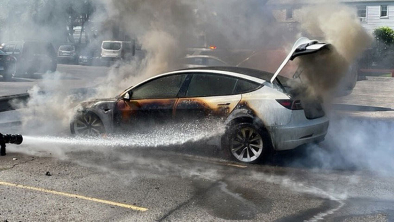 Un huracán reveló lo peor de los coches eléctricos