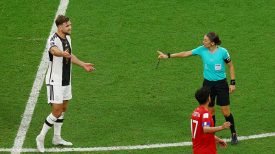 Histórico: Stephanie Frappart se convirtió en la primera mujer en arbitrar un partido masculino de Mundial