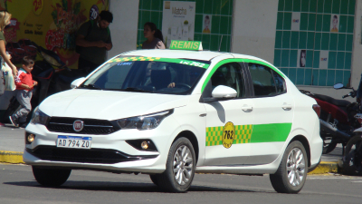 Protesta de remiseros y taxistas en el microcentro