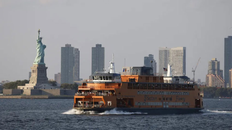 Un ferry se incendió en Nueva York con 700 pasajeros a bordo