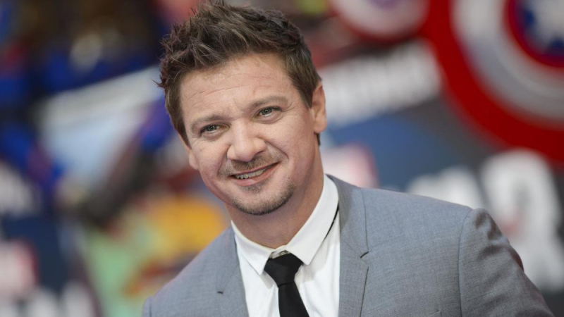 El actor de Marvel Jeremy Renner, hospitalizado tras un accidente quitando nieve
