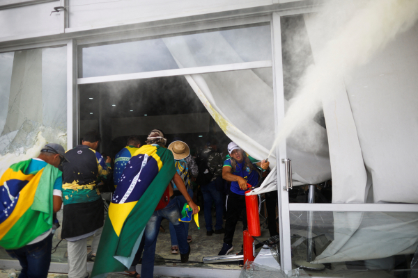 El PRESIDENTE DE ECUADOR, GUILLERMO LASSO condenó ‘las acciones de irrespeto y vandalismo perpetradas  a las instituciones democráticas en Brasilia, pues atentan  contra el orden democrático y la seguridad ciudadana. Expreso mi  respaldo y el de mi Gobierno al régimen de @LulaOficial