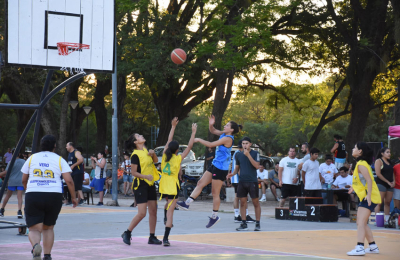 El básquetbol 3x3 tuvo su fiesta en el Parque 2 de Febrero
