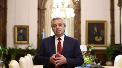 Alberto Fernández habilitó la mesa electoral