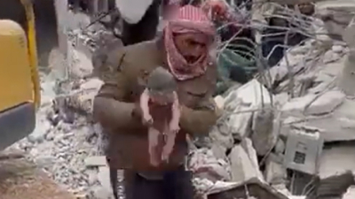 Nace un bebé en Siria entre los escombros del terremoto