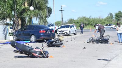 Tragedia en ruta 11: murieron tres jóvenes en un siniestro que involucró un auto y tres motocicletas