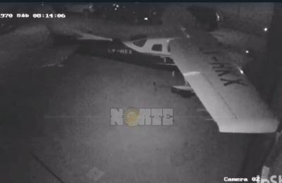 Antes de despegar, los ladrones chocaron el avión dentro del hangar