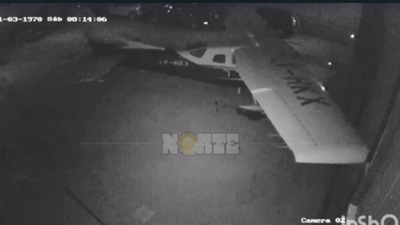 Antes de despegar, los ladrones chocaron el avión dentro del hangar