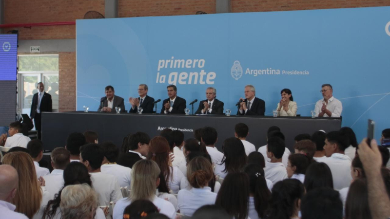En Basail, Alberto Fernández participó de la inauguración de un edificio escolar