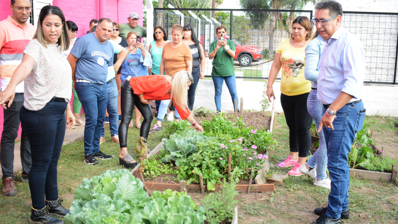 El Municipio entregó herramientas para reforzar cuidado de huertas en centros comunitarios