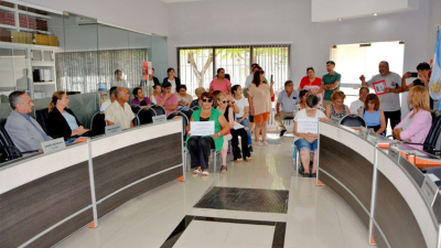 Quejas y preocupación por el aumento de las boletas de luz y agua