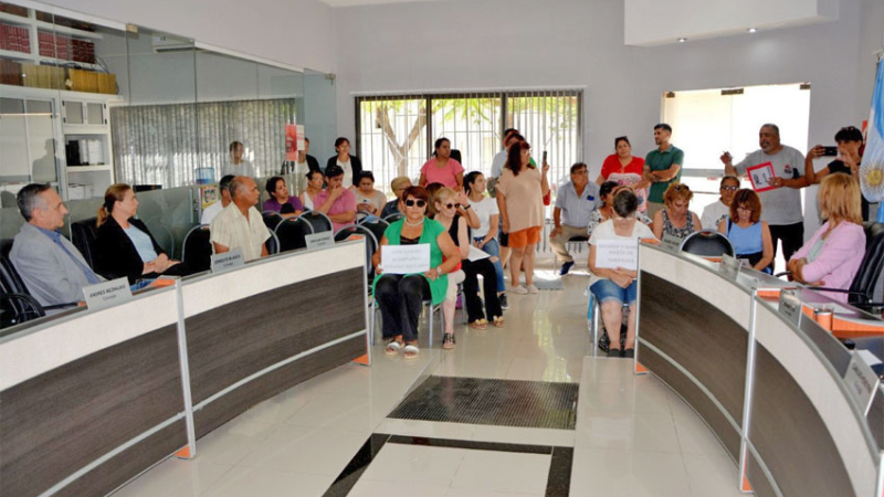 Quejas y preocupación por el aumento de las boletas de luz y agua