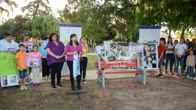Emplazan nuevo "banco rojo" con familiares de víctimas de femicidio