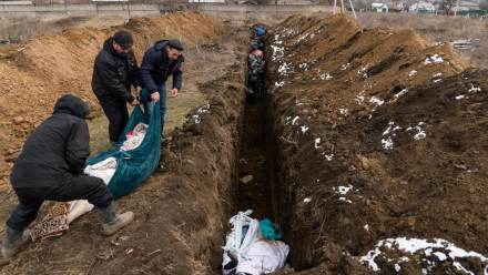 ucrania-mariupol-fosa-comun.jpg