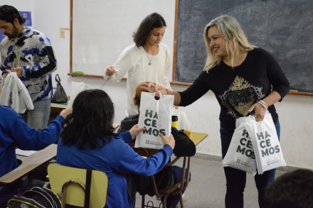 ENTREGA DE ÚTILES (1).JPG