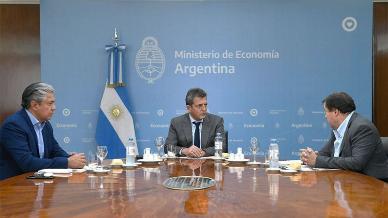 Con eje en energía y economías regionales, Massa recibió a Weretilneck y Figueroa
