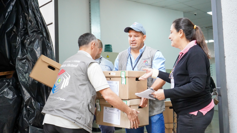 Más de 31 mil paraguayos votan presidente este domingo en la Argentina