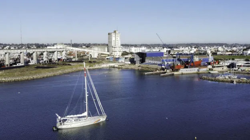 El Witness llegó al país y atracó en el puerto de Mar del Plata