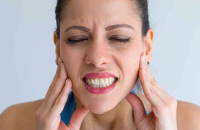 Dientes apretados: de qué se trata el bruxismo y qué síntomas considerar
