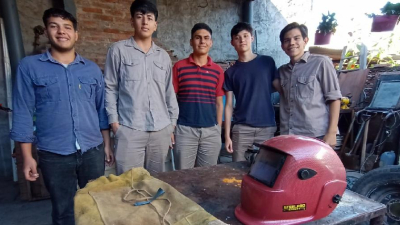 Cooperativa de cinco estudiantes que usan sus conocimientos para salir adelante