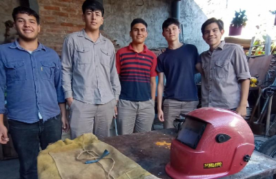Cooperativa de cinco estudiantes que usan sus conocimientos para salir adelante