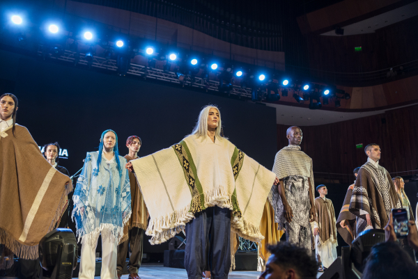 Lo que dejó la apertura del mercado de industrias culturales argentinas, desfile y show musicales.