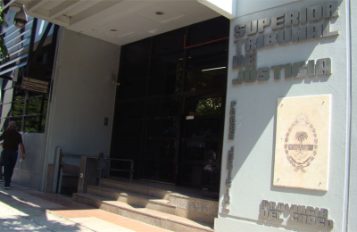 Intiman a equiparar los salarios de magistrados con la media regional